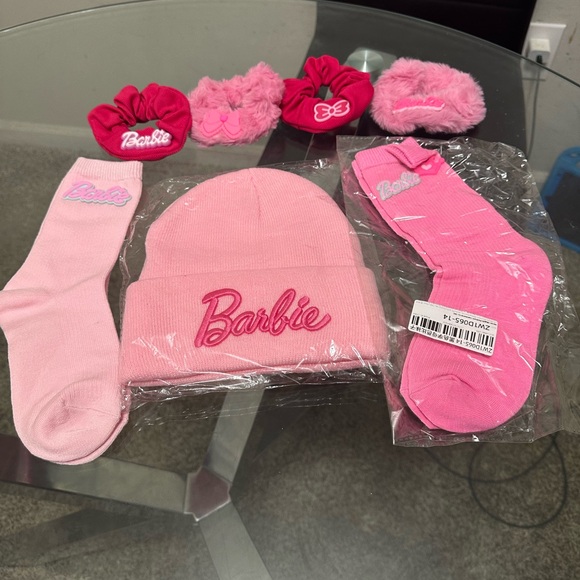 BUNDLE OF BARBIE ACCESSORIES. - Picture 4 of 4